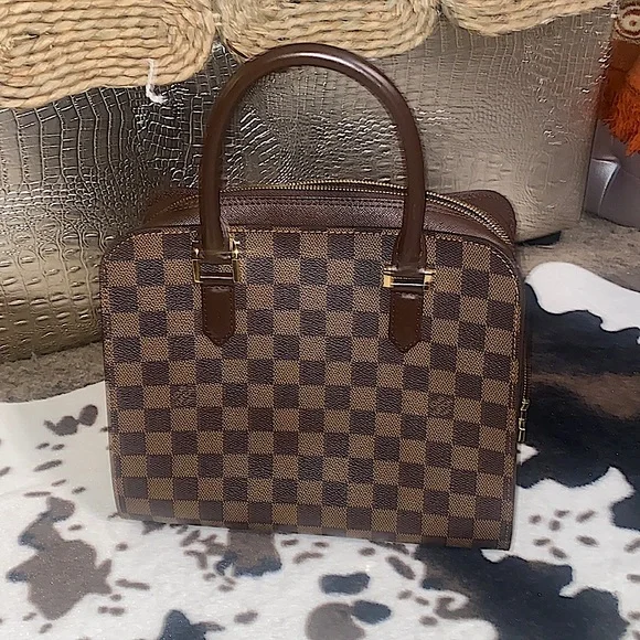 lv triana price
